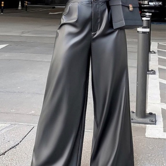 ❗️LAST 1❗️Chic Faux Leather Wide Leg Pants NWT - Picture 3 of 11